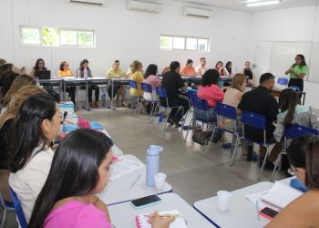 Semec realiza reunião de alinhamento com gerentes e superintendentes escolares