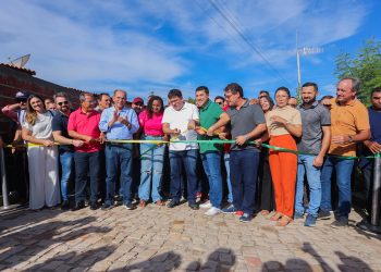 Rafael Fonteles inaugura calçamento e autoriza novas obras em Massapê do Piauí