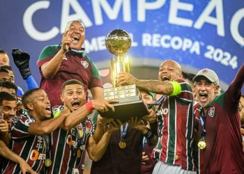 Fluminense vence LDU e conquista a Recopa