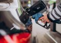 Fevereiro fecha com preço da gasolina a R$ 5,92 no país após alta de 0,17%