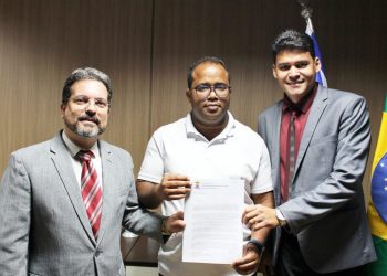 PMT entrega à Câmara PL que reajusta em 5% vencimentos de profissionais da educação