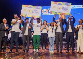 Programa Pé-de-Meia é lançado no Piauí e pode beneficiar mais de 69 mil alunos