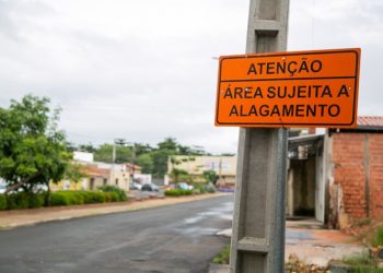 Prefeitura de Timon inicia a instalação de placas em áreas com risco de alagamento