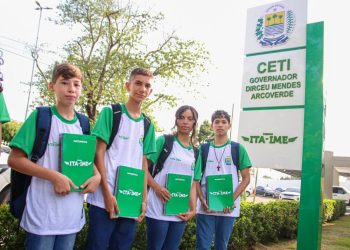 Seduc paga a primeira parcela das bolsas aos estudantes do Projeto ITA/IME