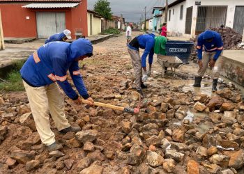 Rua do bairro Dirceu II recebe obras de reparos