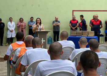 Sejus realiza batismos em unidades penais de Teresina e Altos
