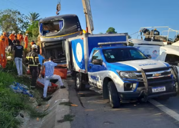 Sobe para nove total de mortos em acidente com ônibus na Bahia