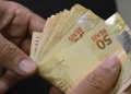 Rendimento domiciliar do brasileiro chegou a R$ 1.848 em 2023