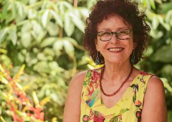 Poetisa Roseana Murray é atacada por pitbulls; estado de saúde é grave