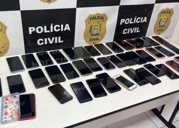 Polícia Civil prende mulher em barreira policial com 43 aparelhos celulares roubados