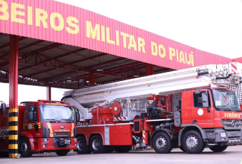 Governo do Estado entrega novas viaturas e equipamentos para o Corpo de Bombeiros
