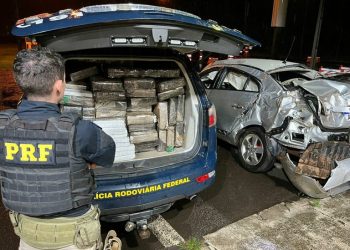 Veículo roubado com mais de 500 kg de maconha é apreendido em Guarapuava (PR)