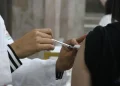 SpikeVax: DF começa a aplicar nova dose contra a covid-19