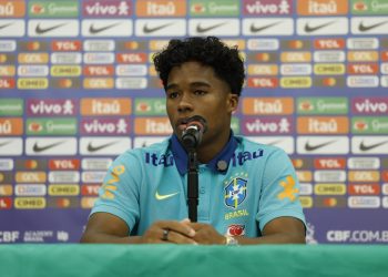 Endrick analisa adversário na estreia da Copa América
