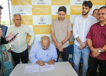 Dr. Pessoa assina ordem de serviço para reforma do espaço da feira do Troca-Troca