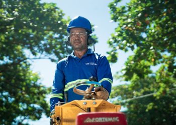 Trechos da avenida Joaquim Ribeiro em Teresina recebem obras de esgotamento sanitário