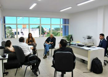 Secretário Municipal de Educação se reúne com equipe da Anatel