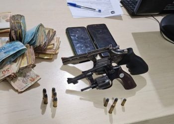 PRF apreende armas e dinheiro durante fiscalização em Caxias (MA)