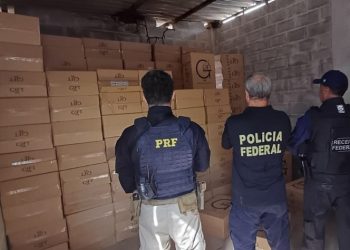 Operação conjunta apreende 200 mil maços de cigarros contrabandeados em Serra