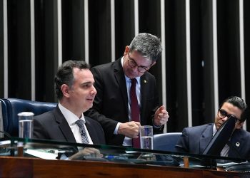 Líder do governo quer votação de vetos pelo Congresso na terça-feira (10)