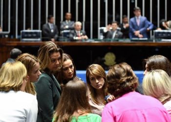 Novo relatório do Código Eleitoral reserva 20% dos legislativos para mulheres