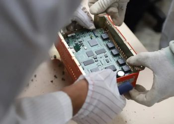 FAB entrega dados de caixas-pretas para agência do Cazaquistão