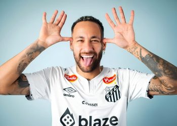 Neymar chora e é apresentado pelo Santos após shows na Vila Belmiro