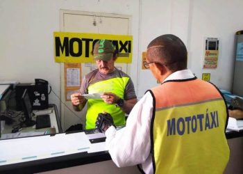 Strans convoca taxistas e mototaxistas para renovação do cadastro