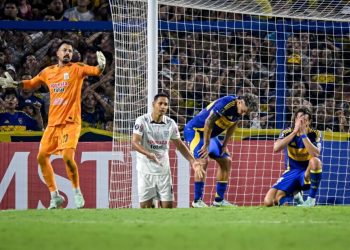 Eliminação do Boca tem troca de goleiros e furada de Cavani