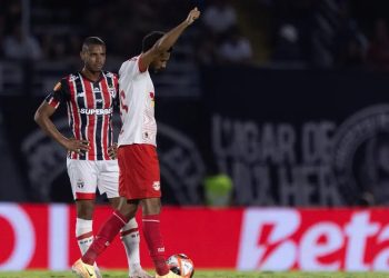 São Paulo não aproveita vantagem numérica e perde para o Bragantino