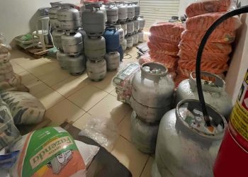 Procon autua 21 estabelecimentos e apreende mais de 390 botijões de gás no Sul do Piauí