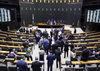 Câmara pode votar projeto que pune escolas que não aceitarem matrícula de alunos