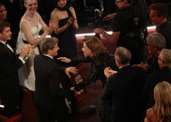 Para onde vai o Oscar brasileiro? Estatueta fica com país, não com o diretor