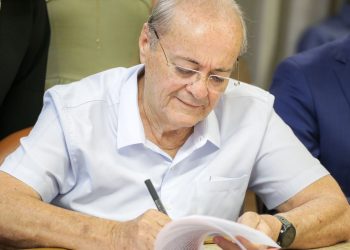 Silvio Mendes detalha situação com a Águas de Teresina