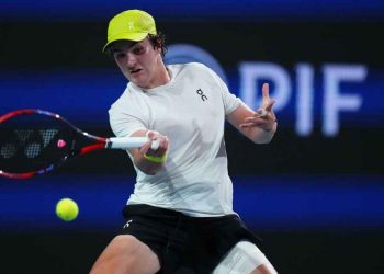 João Fonseca luta, mas perde para australiano e cai no Miami Open