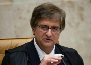 PGR é contra pedido de Bolsonaro para tirar Dino e Zanin de julgamento