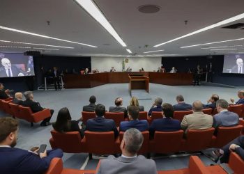 Por unanimidade, turma do STF torna Bolsonaro e mais 7 réus por golpe