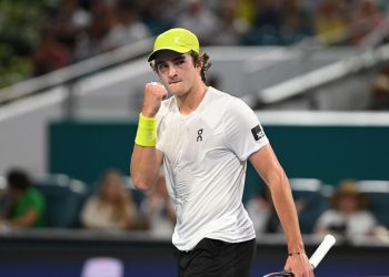 João Fonseca estreia com vitória na primeira rodada em Roland Garros