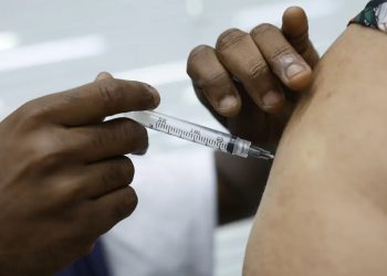 Dia D de vacinação contra a gripe é realizado neste sábado (10) em todo o Brasil