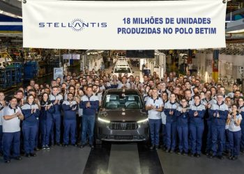Polo Automotivo Stellantis chega a 18 milhões de veículos produzidos com o Fastback