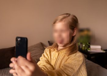 Adultização infantil nas redes: riscos emocionais e impacto da cultura digital na saúde mental