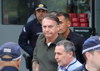 Moraes pede explicações sobre escolta que levou Bolsonaro ao hospital
