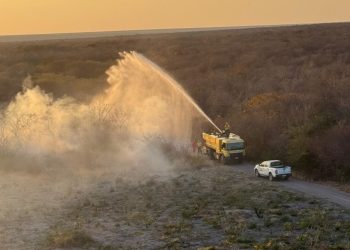 Brigadistas atuam no combate a incêndio no corredor ecológico de São Raimundo Nonato