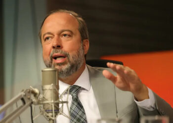 Não foi falta de energia, mas problema técnico, diz ministro Silveira