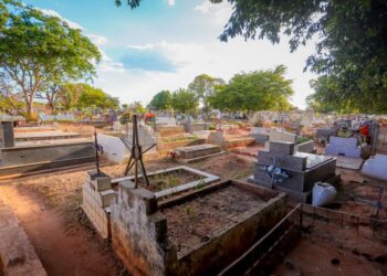 Cemitérios de Timon recebem mutirão de limpeza e revitalização para o Dia de Finados