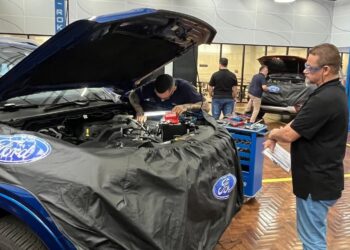 Técnicos da Ford mostram sua habilidade em competição nacional