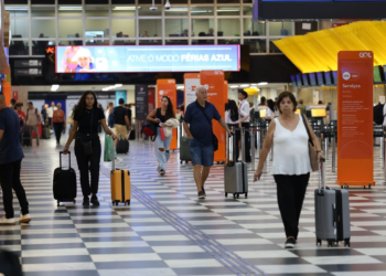 Aviação atinge recorde histórico em agosto e puxa crescimento do setor de transportes