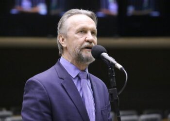 Projeto garante flexibilidade no trabalho a pais de crianças neurodiversas