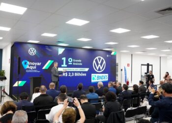 Todo Volkswagen desenvolvido na América do Sul terá versões eletrificadas a partir de 2026