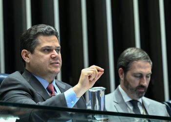 Aposentadoria especial para agentes de saúde será votada na terça (25), anuncia Davi